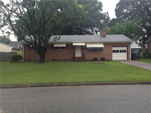 727 Mayland Dr, Newport News, VA, 23601-2633 | Card Image