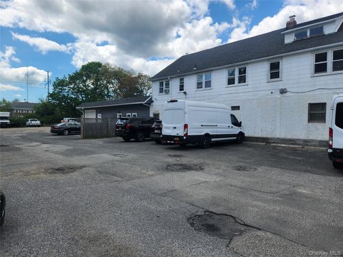 776 Main St, Islip, NY, 11751-3618 | Card Image