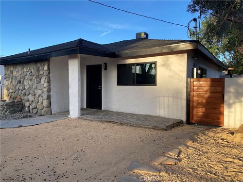 1217 1215 Woodworth, San Fernando, CA, 91340 | Card Image