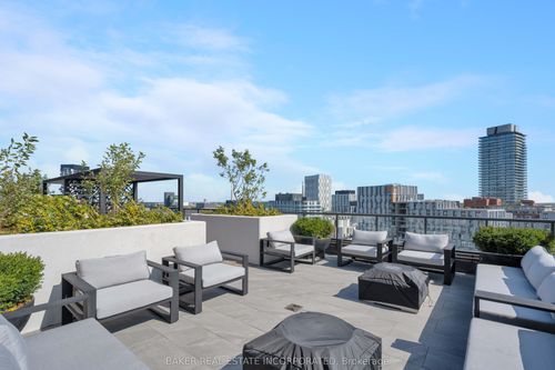 {{alt}} | Card Image