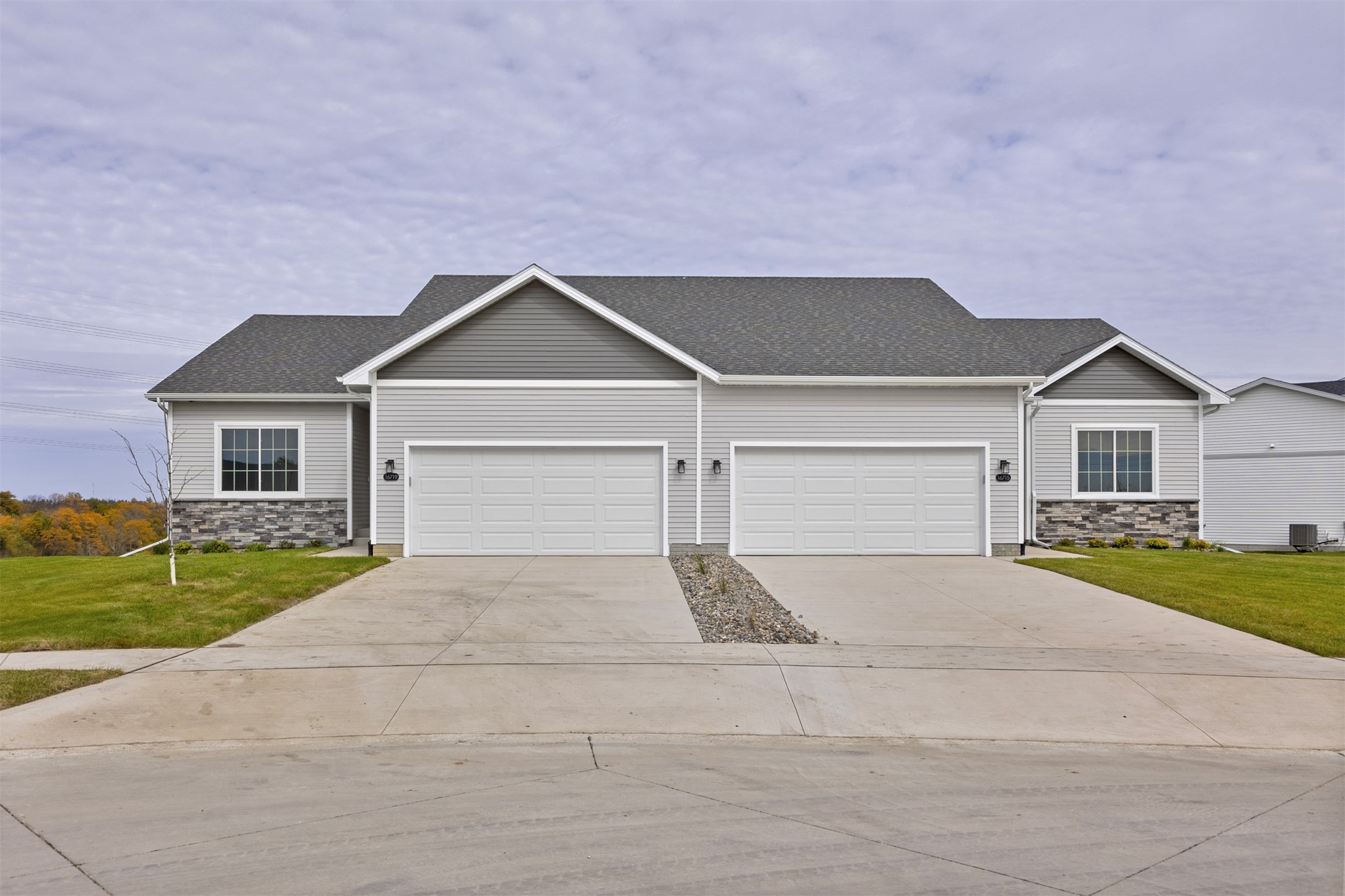 Walnut Meadows Cir, Urbandale, IA 50323