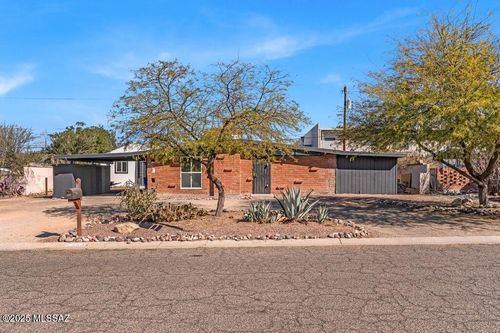 6933 E Bonnie Brae Dr, Tucson, AZ, 85710-3606 | Card Image