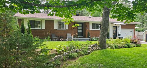 150 Lofty Pines Cres, Gravenhurst, ON, P1P1M6 | Card Image