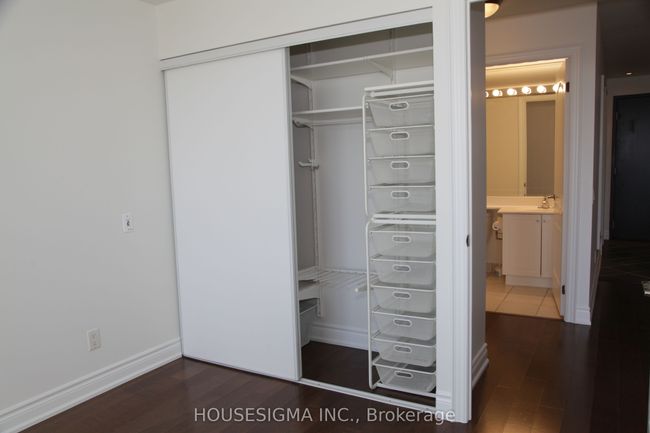 1208 - 2 Clairtrell Rd, Condo with 2 bedrooms, 1 bathrooms and null parking in North York ON | Image 12
