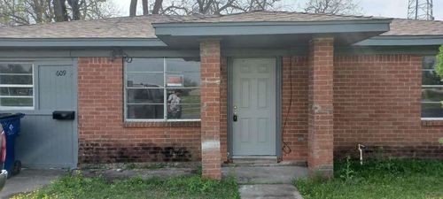 609 W 6th St, Sweeny, TX, 77480-1619 | Card Image