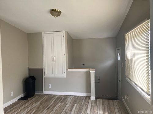 422 Kuhn St, Pontiac, MI, 48342-1942 | Card Image
