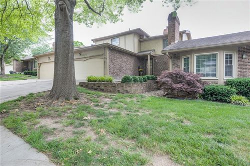 10902 W 96th Ter, Overland Park, KS, 66214-2256 | Card Image