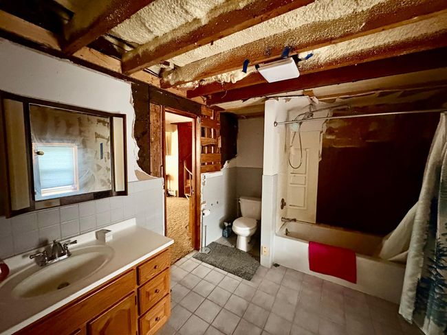 Bathroom-functional but needs completion | Image 21