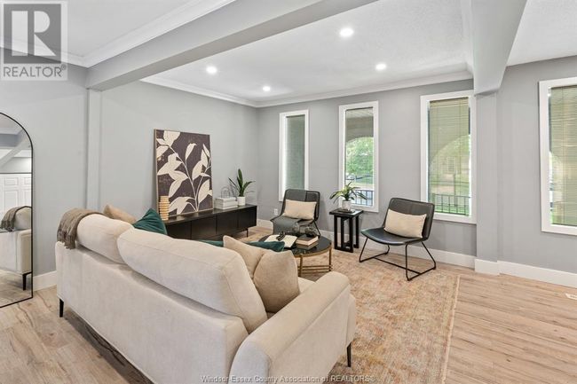 1361 Isabelle Pl, Home with 5 bedrooms, 2 bathrooms and null parking in Windsor ON | Image 9