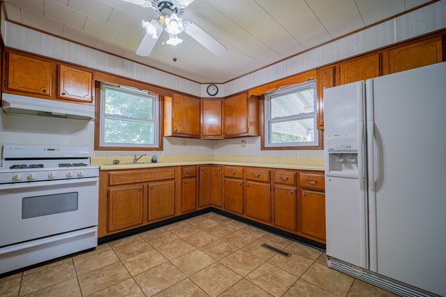 502 Cedar St, House other with 3 bedrooms, 2 bathrooms and 8 parking in Le Roy IL | Image 10