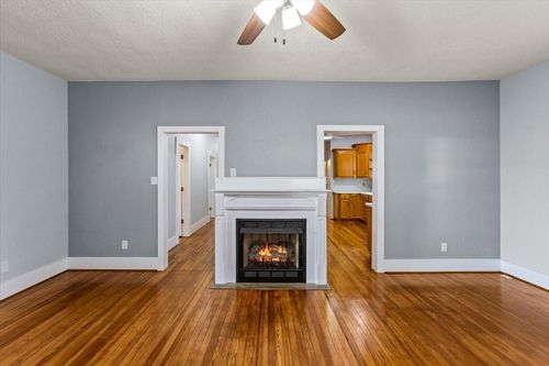 7911 Barry Ave, Hitchcock, TX, 77563-3236 | Card Image