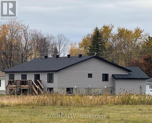 24 S Beech St, South Glengarry, ON, K0C1N0 | Card Image
