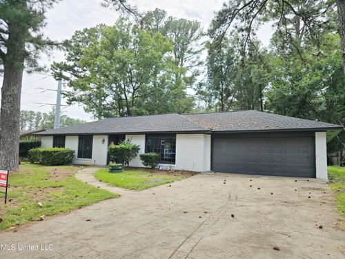 107 Lake Of Pines Dr, Jackson, MS, 39206-3224 | Card Image