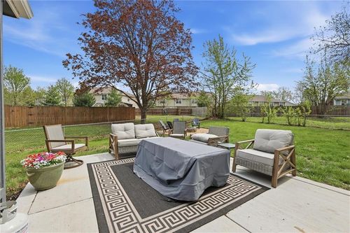 1008 Sw Hiawatha Dr, Blue Springs, MO, 64015-5421 | Card Image