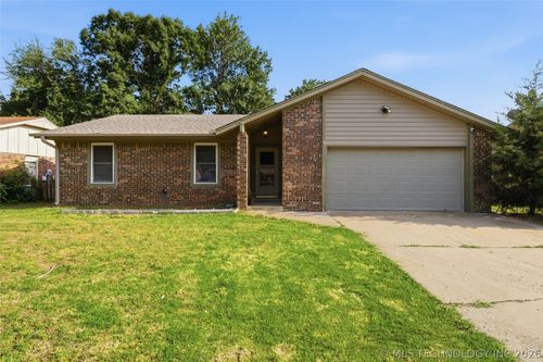 518 E E Street, Jenks, OK, 74037 | Card Image