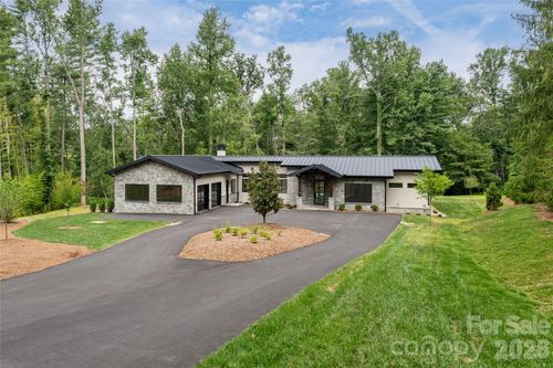 33 Busbee Rd, Asheville, NC, 28803-2933 | Card Image