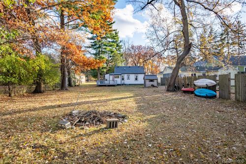 8370 Arlis Street, Commerce Charter Township, MI, 48382 | Card Image