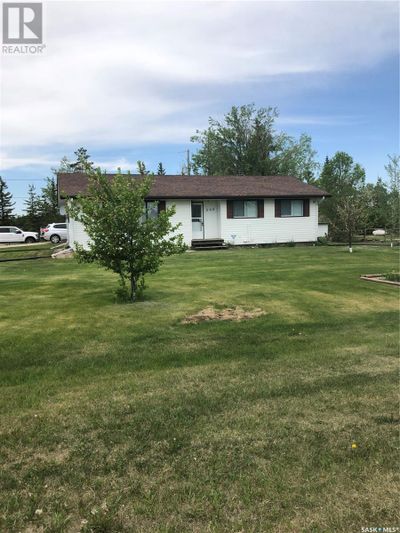 500 Main St, House other with 3 bedrooms, 2 bathrooms and null parking in Kelliher SK | Image 1