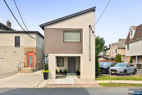 30 Franklin Pl, Rutherford, NJ, 07070-1751 | Card Image