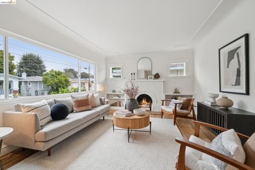 4261 Suter St, Oakland, CA, 94619-1832 | Card Image