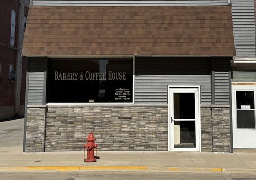 114 N Elm St, Cresco, IA, 52136-1520 | Card Image