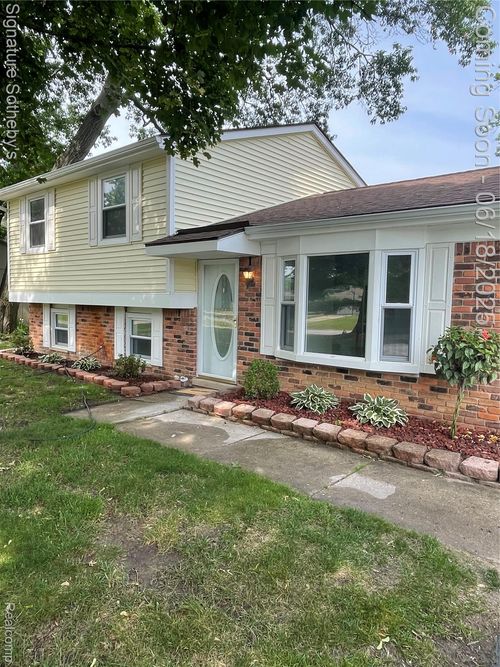 3834 Tara Dr, Highland, MI, 48356-1767 | Card Image