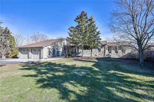 233 Green Mountain Rd E, Stoney Creek, ON, L8J2Z5 | Card Image