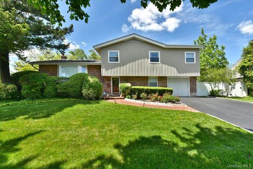 10 Orange Dr, Jericho, NY, 11753-1518 | Card Image