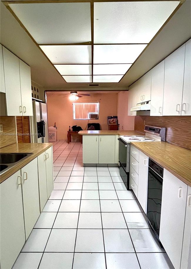 857 W 79 Th Pl, House other with 3 bedrooms, 3 bathrooms and null parking in Hialeah FL | Image 41
