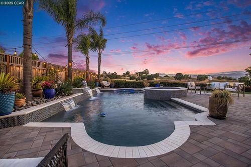 4001 Browning Dr, Concord, CA, 94518-1749 | Card Image
