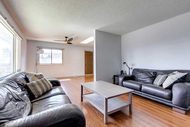 2405 Pinewood Drive Se, Home with 5 bedrooms, 2 bathrooms and 3 parking in Calgary AB | Image 9