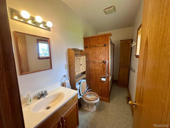 1 1 St St, House other with 3 bedrooms, 1 bathrooms and null parking in Yale MI | Image 12