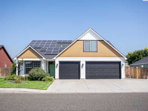 4911 Bilbao Dr, Pasco, WA, 99301-8372 | Card Image