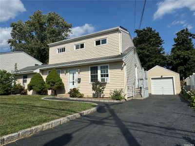 1377 Lombardy Boulevard, House other with 5 bedrooms, 2 bathrooms and null parking in Bay Shore NY | Image 2