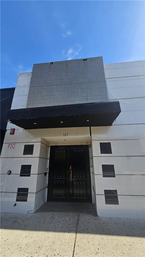 17-117 S 17th St, McAllen, TX, 78501-5133 | Card Image