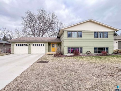 120 S Yellowstone Dr, Brandon, SD, 57005-1634 | Card Image