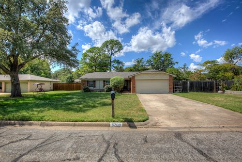 6709 Mabell St, North Richland Hills, TX, 76182-3928 | Card Image