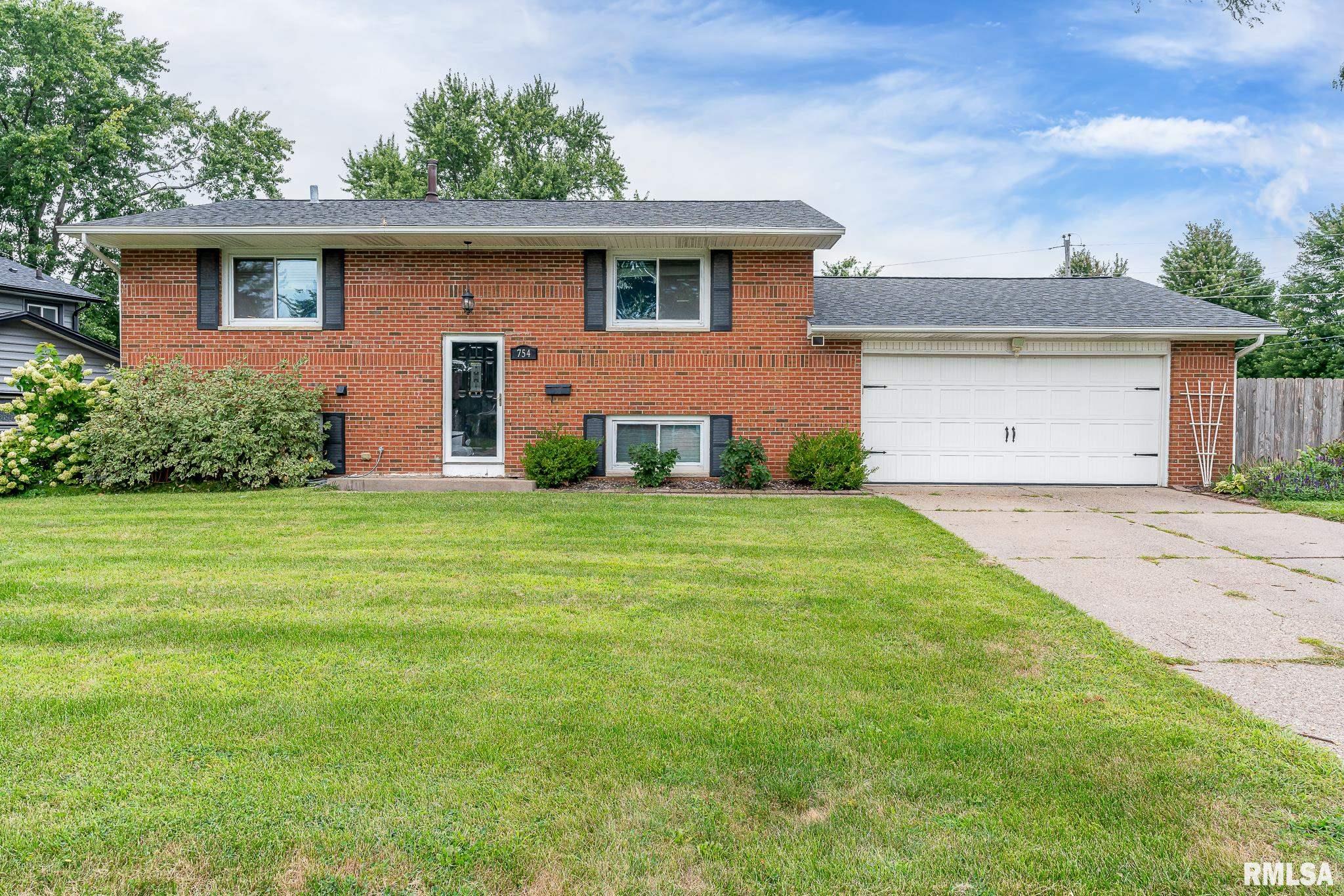 46th St, Davenport, IA 52806