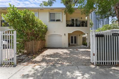 3154 Plaza St, Townhouse with 3 bedrooms, 2 bathrooms and null parking in Miami FL | Image 2