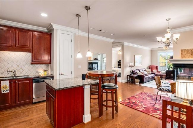 APT-1209 - 2300 Peachford Rd, Condo with 2 bedrooms, 2 bathrooms and 1 parking in Dunwoody GA | Image 4