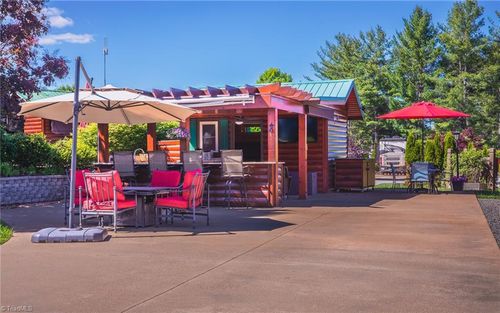55-2524 Edmonds Rd, Galax, VA, 24333-4552 | Card Image