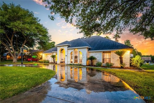 601 Woodlake Dr, McQueeney, TX, 78123-3203 | Card Image