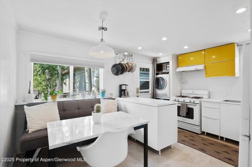 306 Oak Ln, Aspen, CO, 81611-2185 | Card Image
