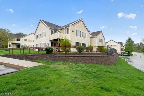 167 Falcon Ridge Way N, Hamburg, NJ, 07419-1150 | Card Image