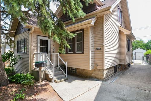 2874 N 59th Street, Milwaukee, WI, 53210 | Card Image