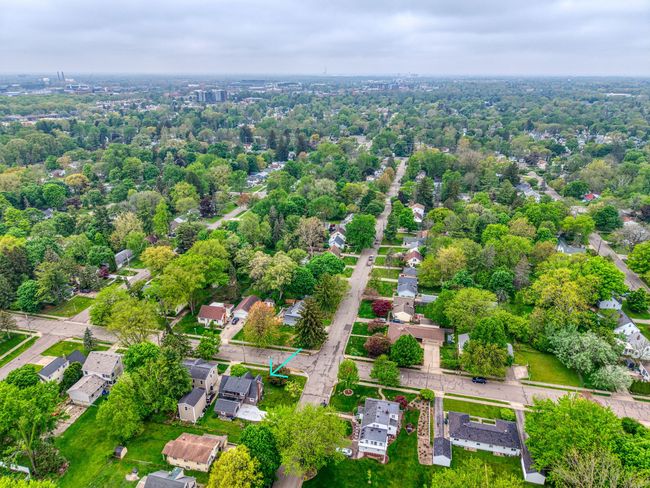 AERIAL VIEW OF THE SURROUNDING AREA | Image 20