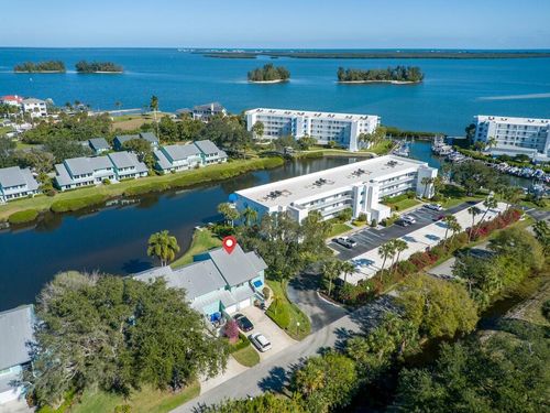 6206 River Run Dr, Sebastian, FL, 32958-8434 | Card Image