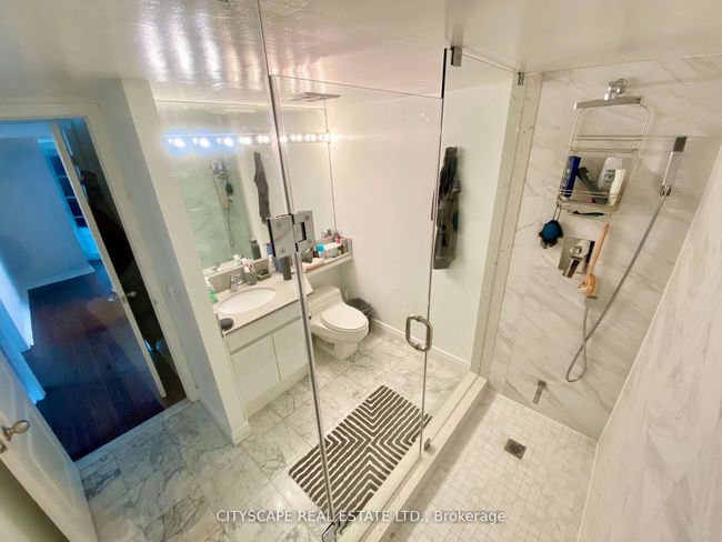 2501 - 50 Lombard St, Condo with 3 bedrooms, 2 bathrooms and null parking in Toronto ON | Image 8