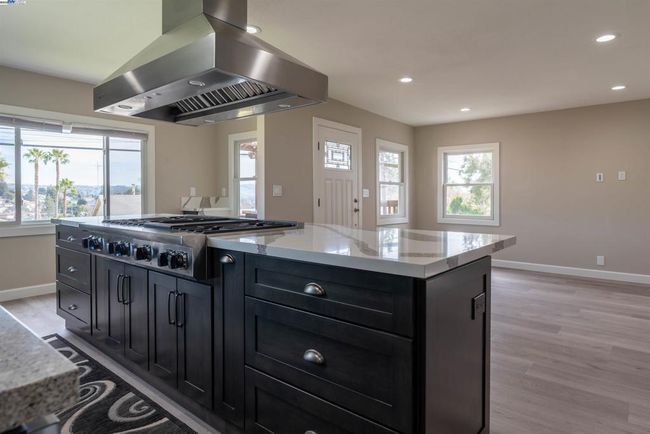 18355 Carlton Ave, House other with 2 bedrooms, 1 bathrooms and null parking in Castro Valley CA | Image 4