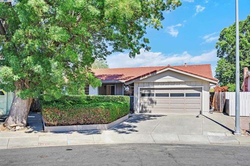3100 Mackenzie Pl, Fremont, CA, 94536-3535 | Card Image
